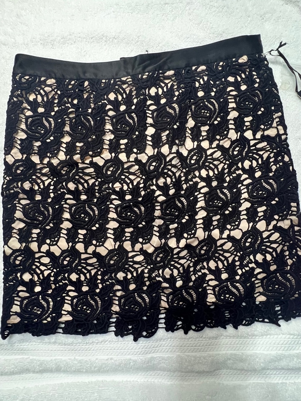 Willis Smith  Lace Overlay Pencil Skirt - Nude Underlay sz10 A0065
